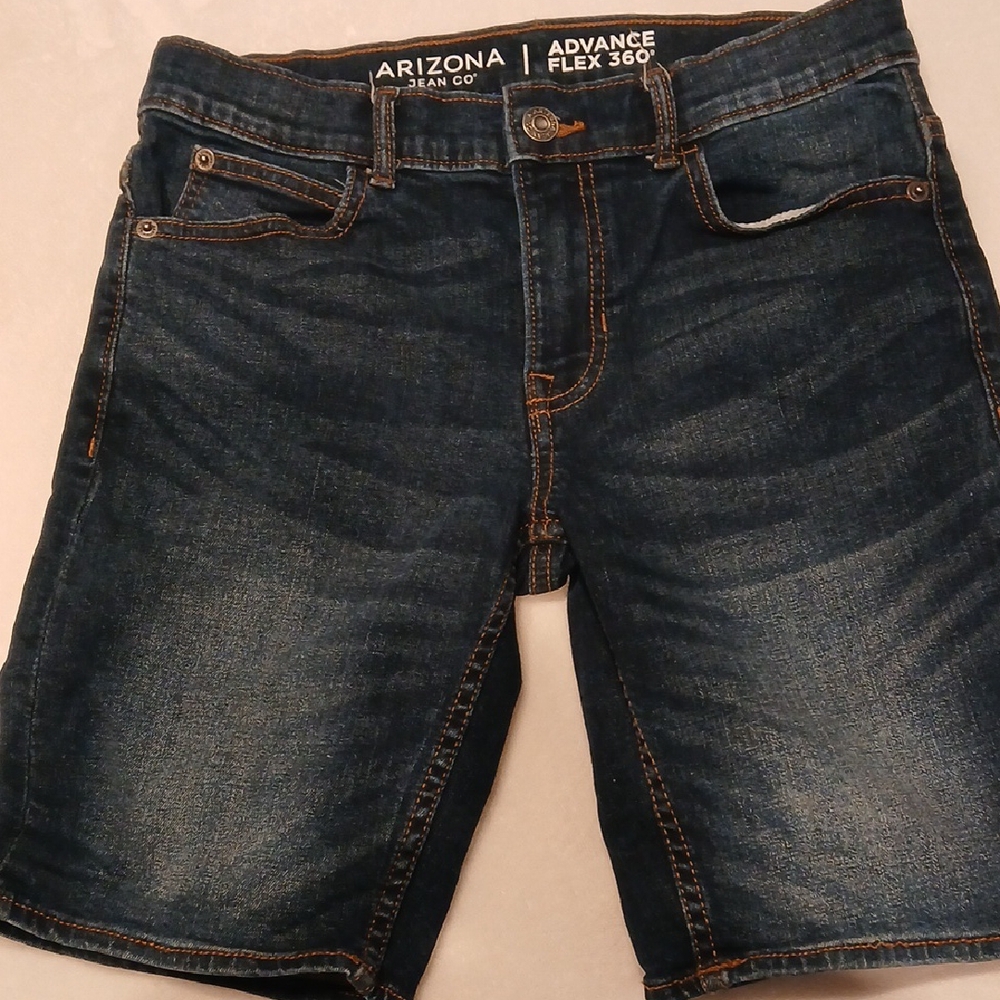 Boys short Size 14